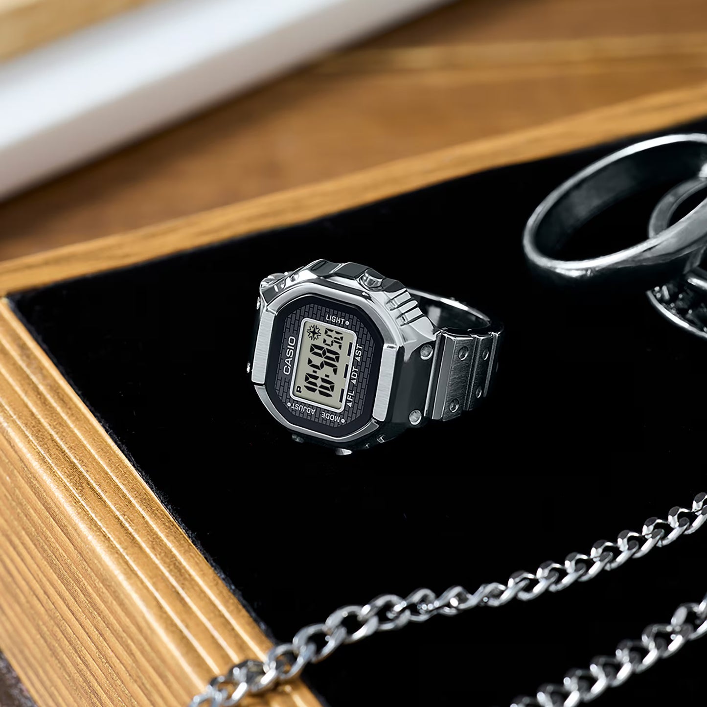 Casio ring-klokke CRW-001-1ER